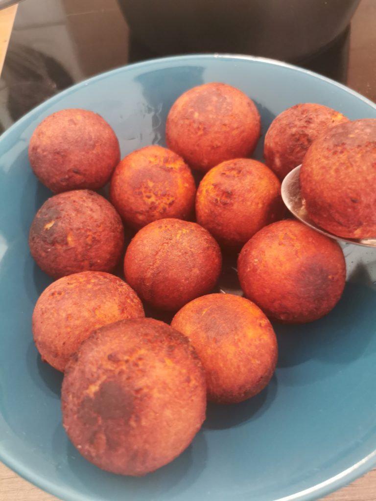 Quick and easy Gulab Jamun, gulab jamun recipe, gulab jamun, dessert, asian dessert recipe, dessert ideas, saru's diary