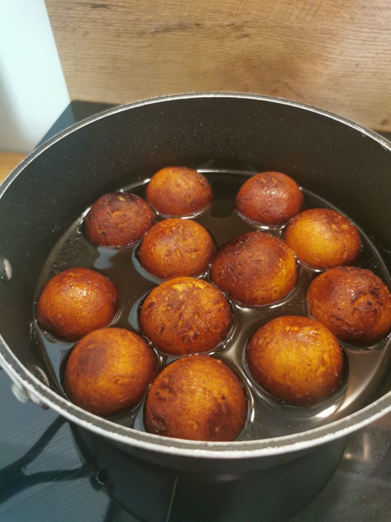 Quick and easy Gulab Jamun, gulab jamun recipe, gulab jamun, dessert, asian dessert recipe, dessert ideas, saru's diary