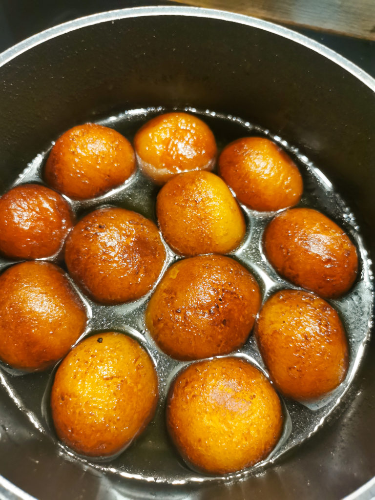 Quick and easy Gulab Jamun, gulab jamun recipe, gulab jamun, dessert, asian dessert recipe, dessert ideas, saru's diary
