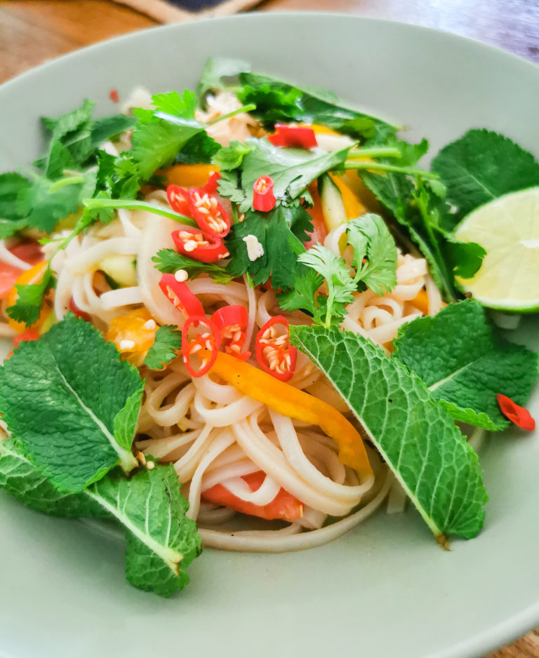 Quick and easy vietnamese noodle salad , salad recipes, food blog, food lovers, food recipe, asian recipe, food recipes, glass noodle salad, summer recipes, saru's diary, saru's not so secret diary, vietnamese salad, salad