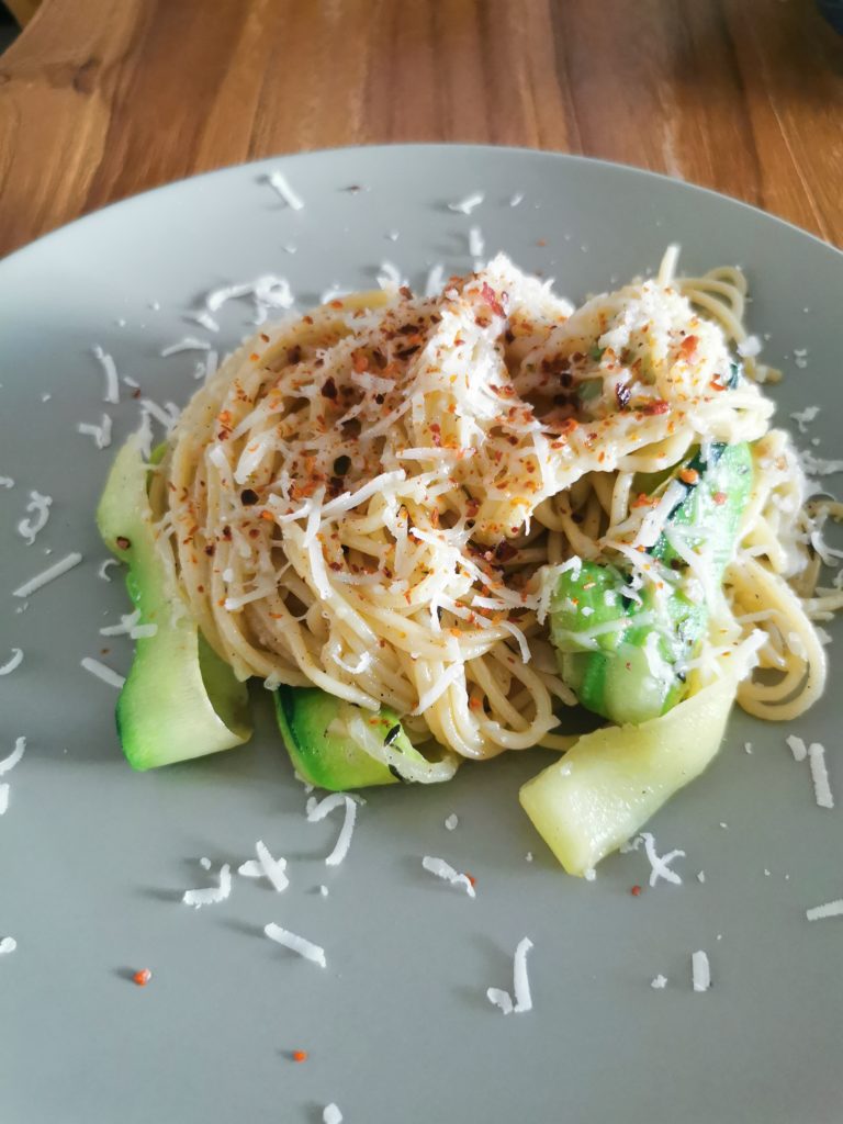 Quick And Easy Spaghetti With Zucchini, food blog , recipe , green bean, vegetable recipes, food ideas, saru's diary, saru's not so secret diary, cougette recipe, pasta , spaghetti, pasta recipe, spaghetti with courgette, spaghetti with zucchini, zucchini recipes,