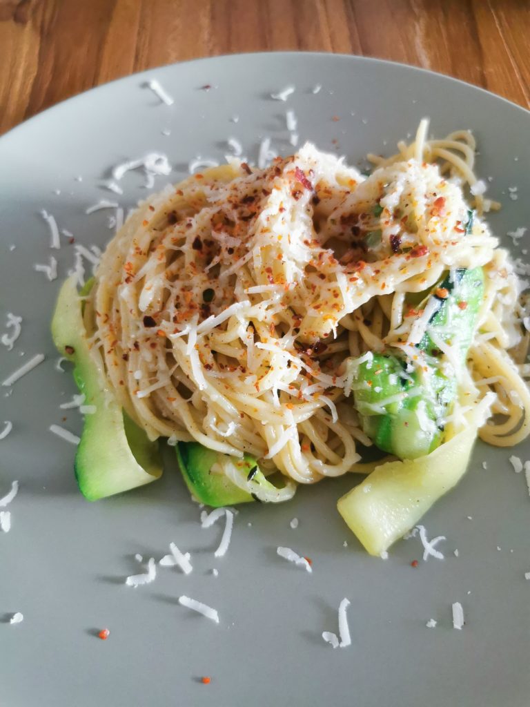 Quick And Easy Spaghetti With Zucchini, food blog , recipe , green bean, vegetable recipes, food ideas, saru's diary, saru's not so secret diary, cougette recipe, pasta , spaghetti, pasta recipe, spaghetti with courgette, spaghetti with zucchini, zucchini recipes,