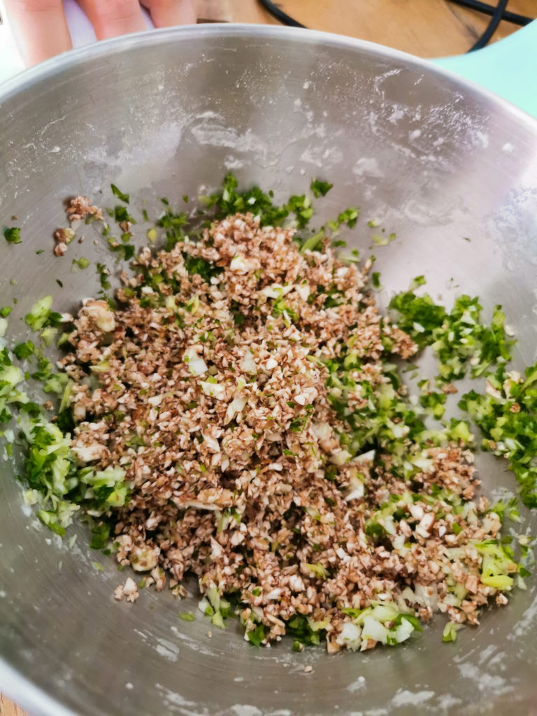 food blog , recipe vegetable recipes, food ideas, saru's diary, saru's not so secret diary, dumpling recipes, dumplings, leek and pork dumplings, dumpling, asian food, leek recipes