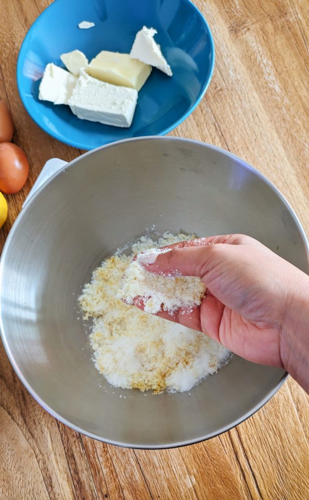 Quick and Easy Lemon Bread/Lemon cake recipe, easy leomon recipes, baking recipes, baking a cake with lemon, fluffy lemon bread recipe, Saru's diary, recipes, bake, saru's not so secret diary