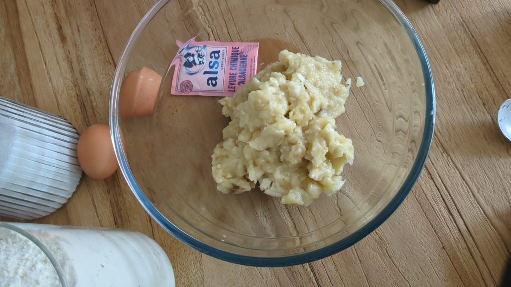 Moist and Easy Banana muffins recipe, saru's diary, food blog, muffin, muffin with leftover bananas, leftover banana recipe, banana muffin recipe, banana muffins baking recipe, saru's not so secret diary