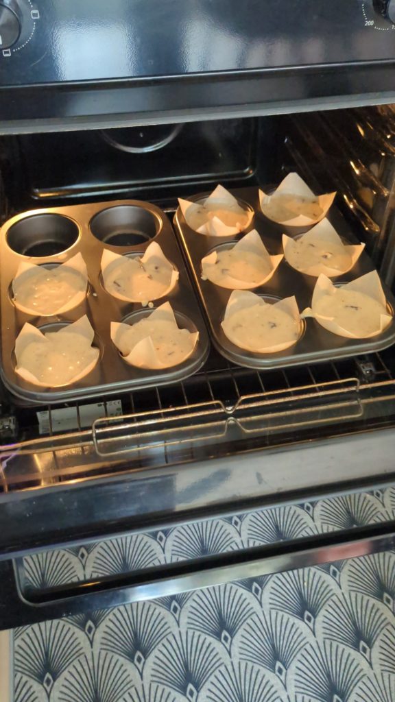 Moist and Easy Banana muffins recipe, saru's diary, food blog, muffin, muffin with leftover bananas, leftover banana recipe, banana muffin recipe, banana muffins baking recipe, saru's not so secret diary