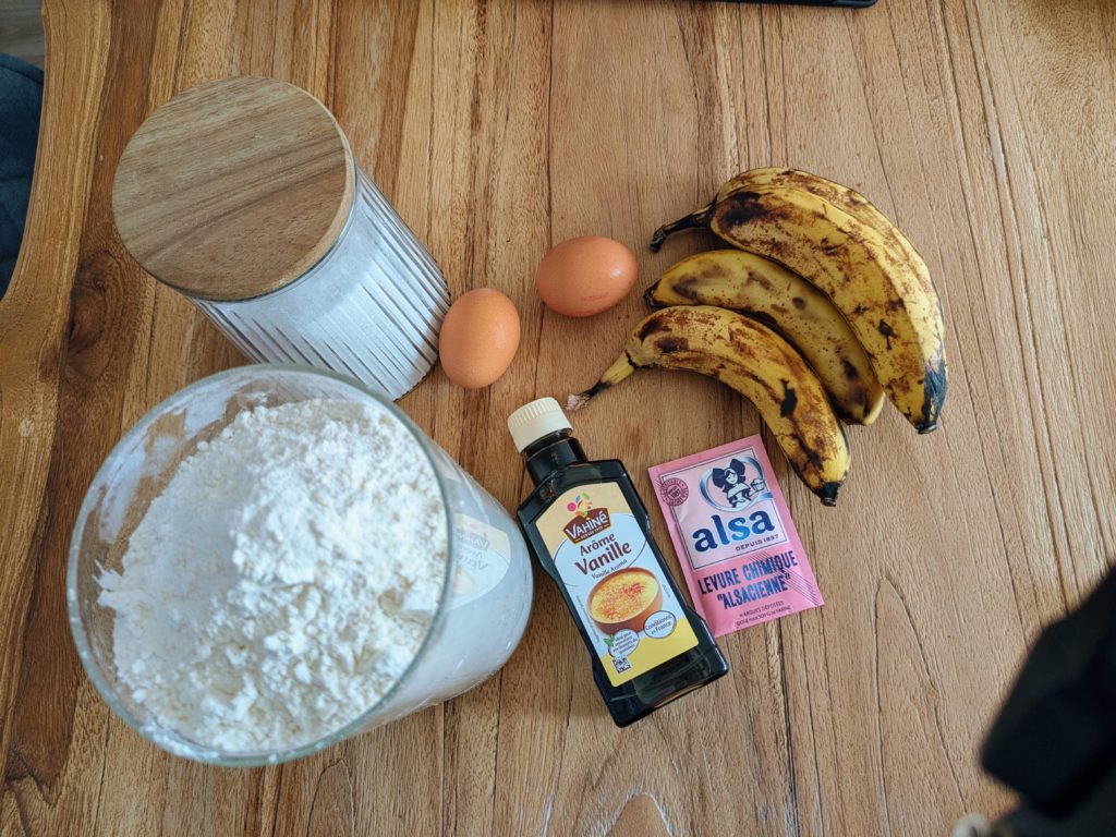 Moist and Easy Banana muffins recipe, saru's diary, food blog, muffin, muffin with leftover bananas, leftover banana recipe, banana muffin recipe, banana muffins baking recipe, saru's not so secret diary