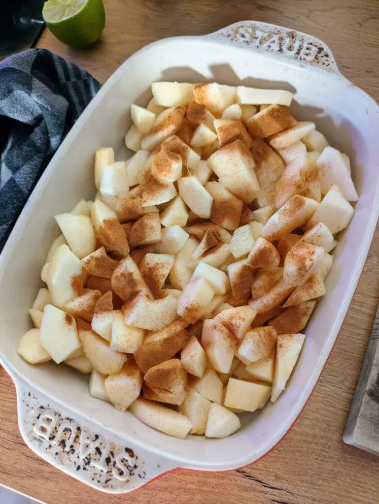 Easy and Delicious Homemade Pear Crumble Recipe, Saru's diary, Saru's not so secret diary, homemade easy recipes, autumn baking recipes, food recipes, pear, pear crumble, crumble recipes