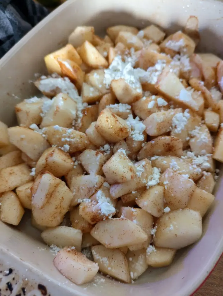 Easy and Delicious Homemade Pear Crumble Recipe, Saru's diary, Saru's not so secret diary, homemade easy recipes, autumn baking recipes, food recipes, pear, pear crumble, crumble recipes