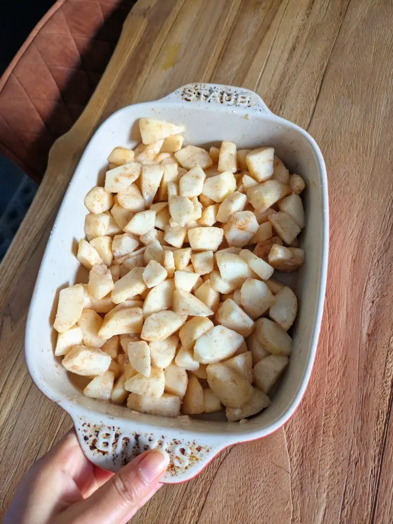 Easy and Delicious Homemade Pear Crumble Recipe, Saru's diary, Saru's not so secret diary, homemade easy recipes, autumn baking recipes, food recipes, pear, pear crumble, crumble recipes