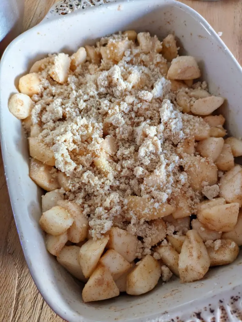 Easy and Delicious Homemade Pear Crumble Recipe, Saru's diary, Saru's not so secret diary, homemade easy recipes, autumn baking recipes, food recipes, pear, pear crumble, crumble recipes