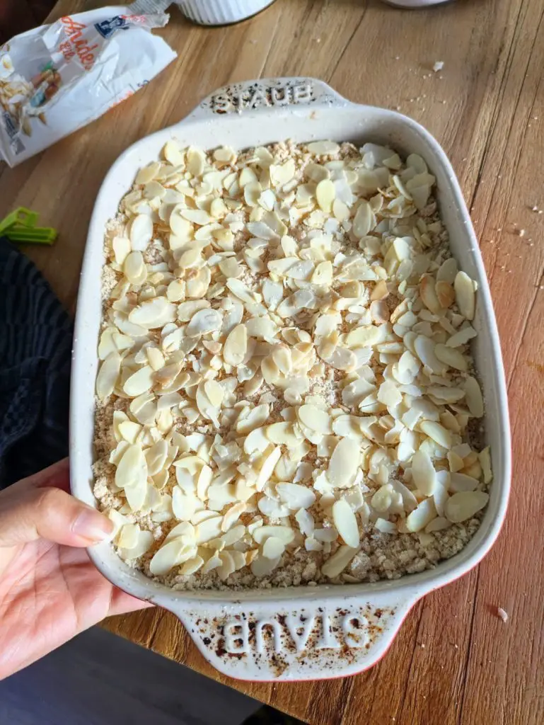 Easy and Delicious Homemade Pear Crumble Recipe, Saru's diary, Saru's not so secret diary, homemade easy recipes, autumn baking recipes, food recipes, pear, pear crumble, crumble recipes