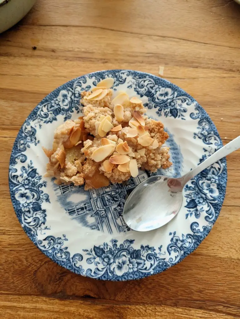 Easy and Delicious Homemade Pear Crumble Recipe, Saru's diary, Saru's not so secret diary, homemade easy recipes, autumn baking recipes, food recipes, pear, pear crumble, crumble recipes