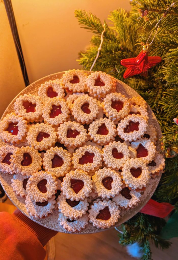 Linzer Augen Christmas Cookies , Christmas cookies , Linz eyes, cookies recipe, Christmas baking, baking cookies, sari's diary, sari's not so secret diary