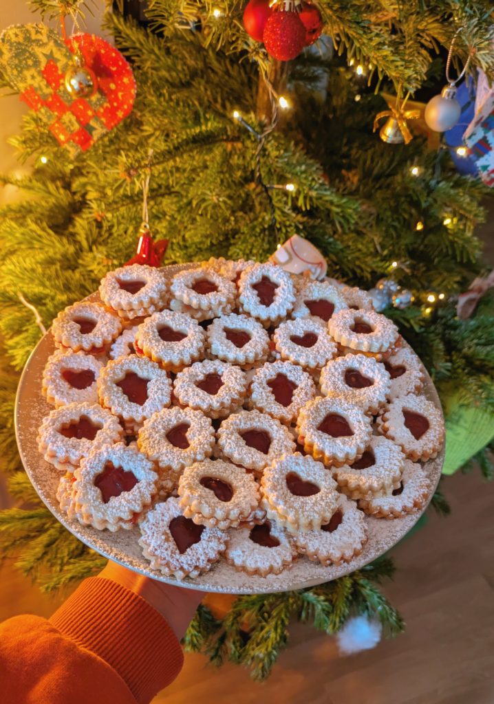 Linzer Augen Christmas Cookies , Christmas cookies , Linz eyes, cookies recipe, Christmas baking, baking cookies, sari's diary, sari's not so secret diary
