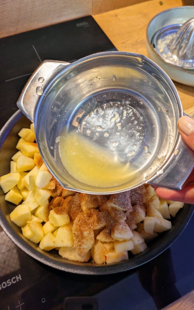 My Favorite Apple Crumble Recipe, apple crumble recipe, apple dessert recipe, dessert ideas With apple, apple recipe ideas, Sara's diary, saru's not so secret diary