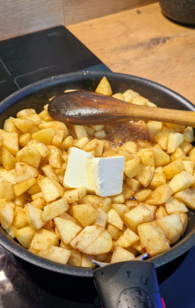 My Favorite Apple Crumble Recipe, apple crumble recipe, apple dessert recipe, dessert ideas With apple, apple recipe ideas, Sara's diary, saru's not so secret diary