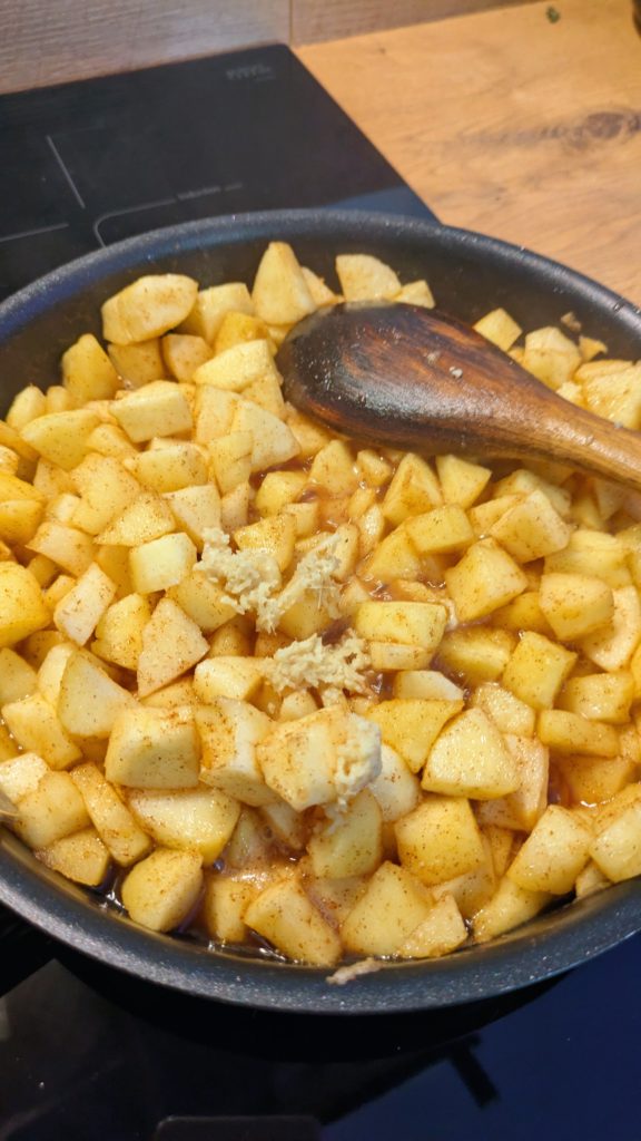 My Favorite Apple Crumble Recipe, apple crumble recipe, apple dessert recipe, dessert ideas With apple, apple recipe ideas, Sara's diary, saru's not so secret diary