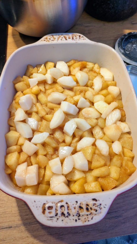 My Favorite Apple Crumble Recipe, apple crumble recipe, apple dessert recipe, dessert ideas With apple, apple recipe ideas, Sara's diary, saru's not so secret diary
