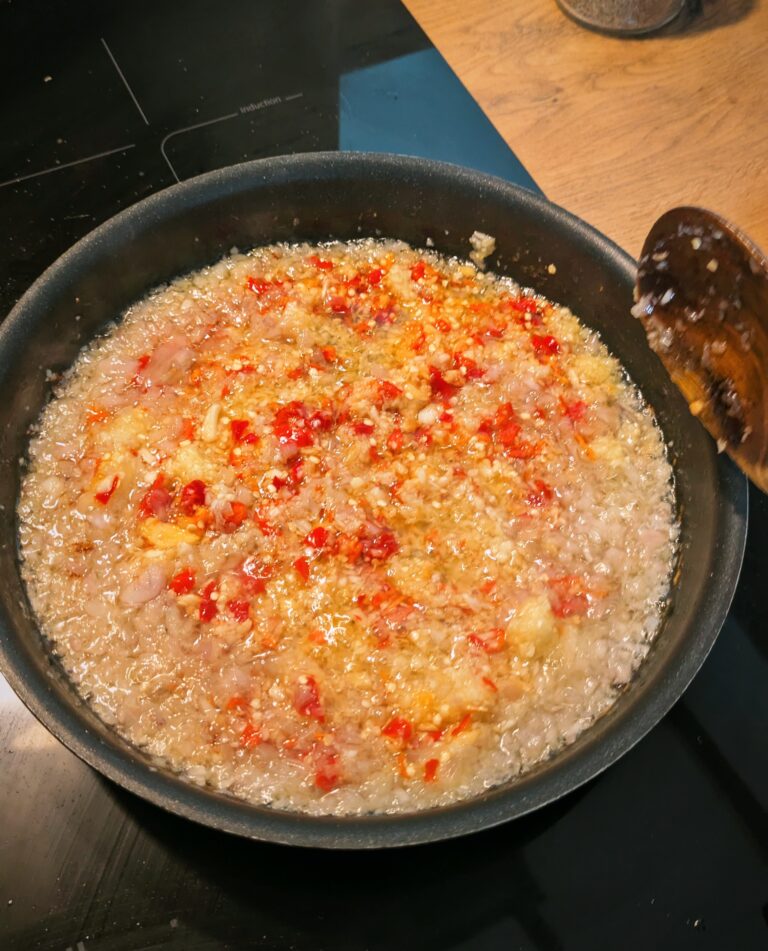 Garlic, shallots, ginger, fresh chilies sizzling in vegetable oil, making Nepali-style saucy chili oil, chili oil recipe, my chilli oil recipe, chili sauce, food recipes, chili garlic sauce, Saru's not sos secret diary, saru's diary , Homemade Saucy Chili Oil Recipe (Better Than Store-Bought!)