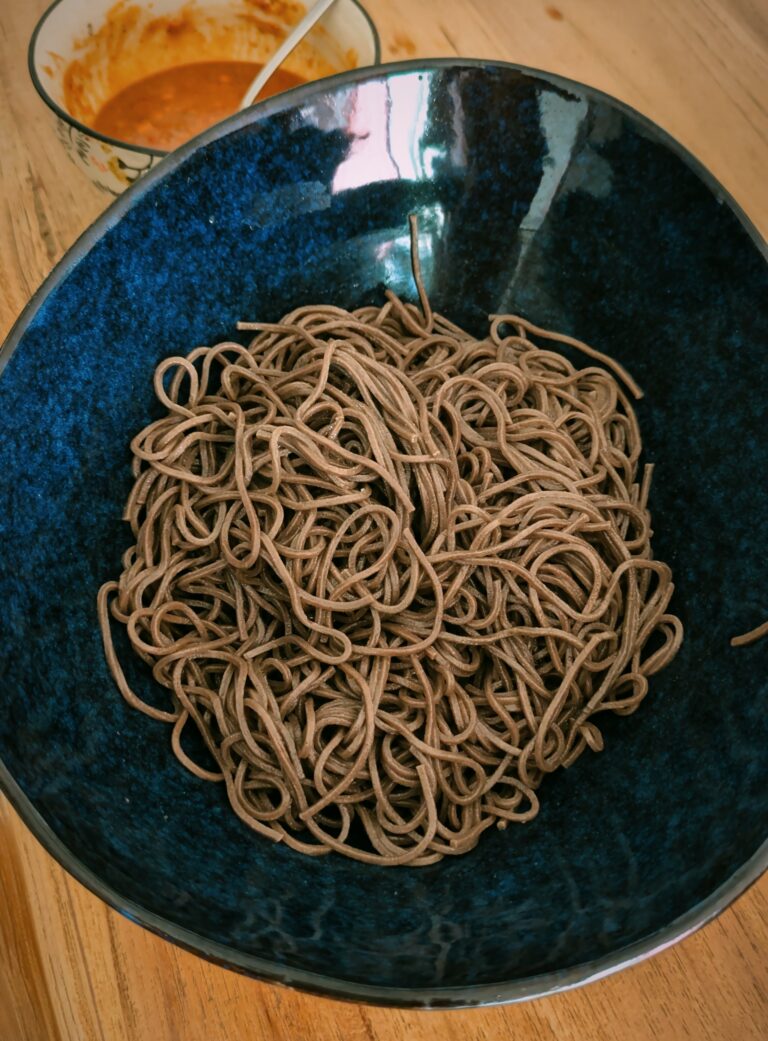 Spicy Peanut Butter Soba Noodles Recipe — Quick, Flavor-Packed & Nutty, spicy peanut butter soba noodles, topped with fresh cucumber, carrots, bell peppers, avocado, and sesame seeds, soba noodle bowl, peanut sauce, fresh vegetables, cilantro garnish, healthy soba noodle salad, peanut sauce, cilantro, sesame seeds, saru's not so secret diary, saru's diary