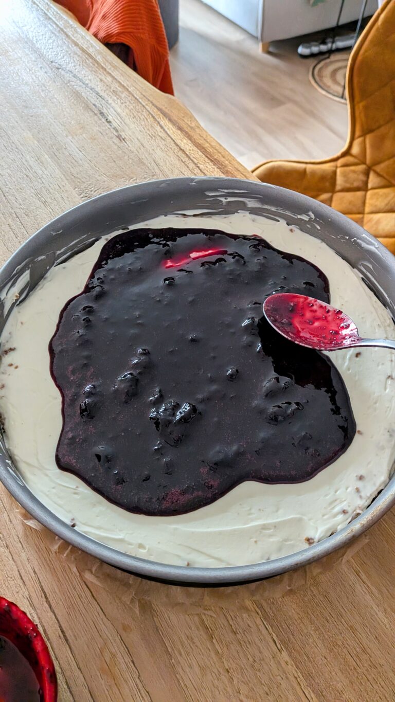 No Bake Blueberry Cheesecake Recipe, Dessert recipe, no bake dessert recipe, food blog, saru's diary, saru's not so secret diary, no bake cheesecake recipe, cheesecake, blueberry recipe, blueberry cake, blueberry cheesecake with gelatin, blueberry cheesecake with mascarpone and heavy cream, saru's diary, saru's not so secret diary, food blog, food recipe, no bake cake recipe