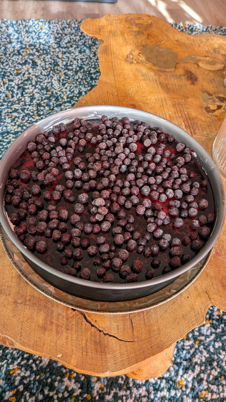 No Bake Blueberry Cheesecake Recipe, Dessert recipe, no bake dessert recipe, food blog, saru's diary, saru's not so secret diary, no bake cheesecake recipe, cheesecake, blueberry recipe, blueberry cake, blueberry cheesecake with gelatin, blueberry cheesecake with mascarpone and heavy cream, saru's diary, saru's not so secret diary, food blog, food recipe, no bake cake recipe