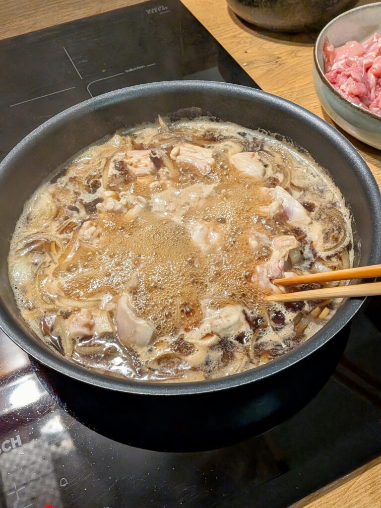 Oyakodon (Japanese Chicken and Egg Rice Bowl) – A Comfort Dish from Japan, oyakudon, Japanese food recipes, quick and easy meal ideas, food ideas, food blog, food blogger, saru's diary, saru's not so secret diary