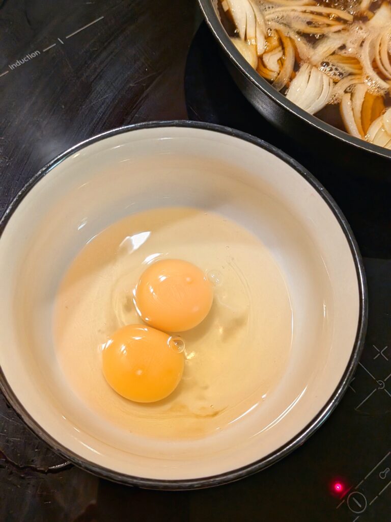 Oyakodon (Japanese Chicken and Egg Rice Bowl) – A Comfort Dish from Japan, oyakudon, Japanese food recipes, quick and easy meal ideas, food ideas, food blog, food blogger, saru's diary, saru's not so secret diary