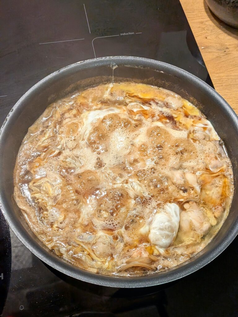 Oyakodon (Japanese Chicken and Egg Rice Bowl) – A Comfort Dish from Japan, oyakudon, Japanese food recipes, quick and easy meal ideas, food ideas, food blog, food blogger, saru's diary, saru's not so secret diary