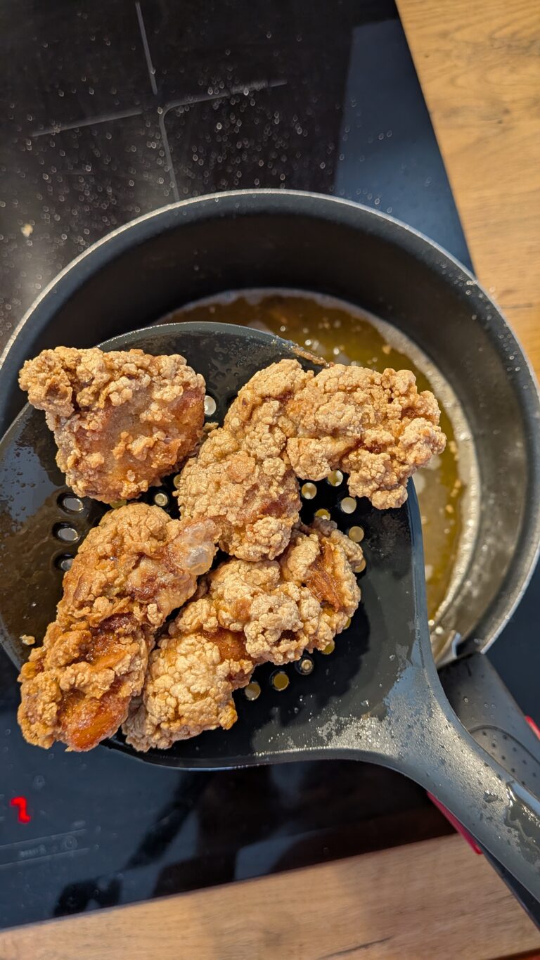 Plate of crispy Japanese chicken karaage served with lemon wedges and Kewpie mayo on Saru's Diary food blog, karaage chicken, Japanese food, saru's not so secret diary, food blog, saru's not so secret diary