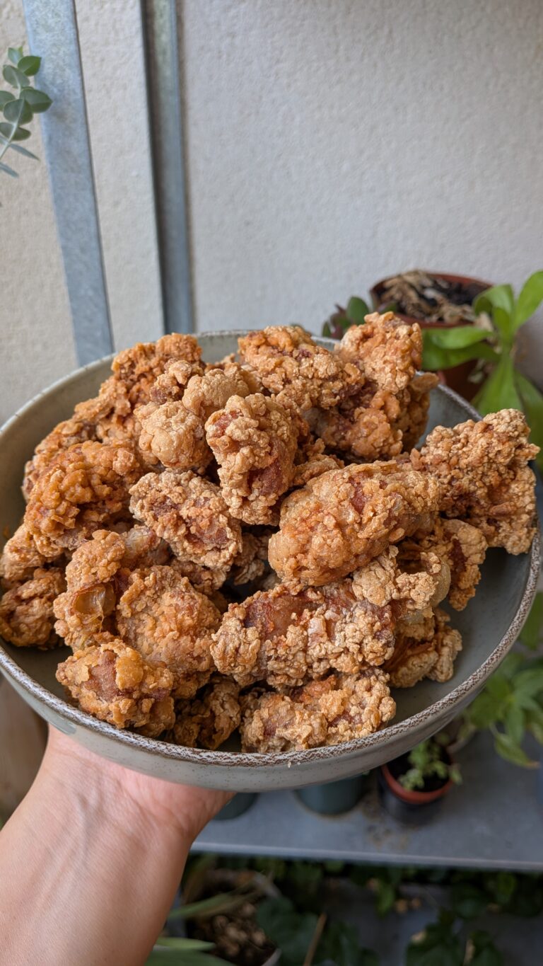 Plate of crispy Japanese chicken karaage served with lemon wedges and Kewpie mayo on Saru's Diary food blog, karaage chicken, Japanese food, saru's not so secret diary, food blog, saru's not so secret diary